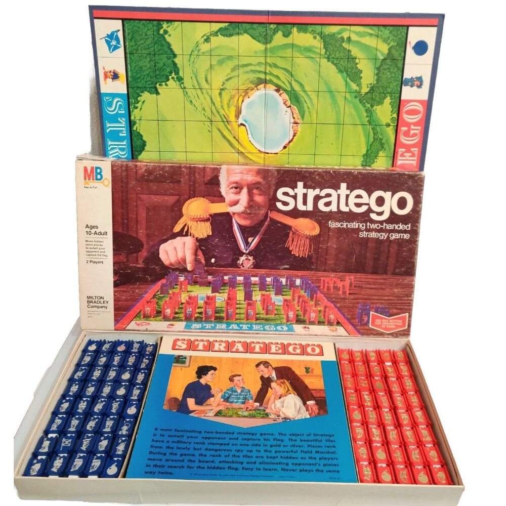 Stratego 1975 MILTON BRADLEY COMPLETE Except Instruction Booklet